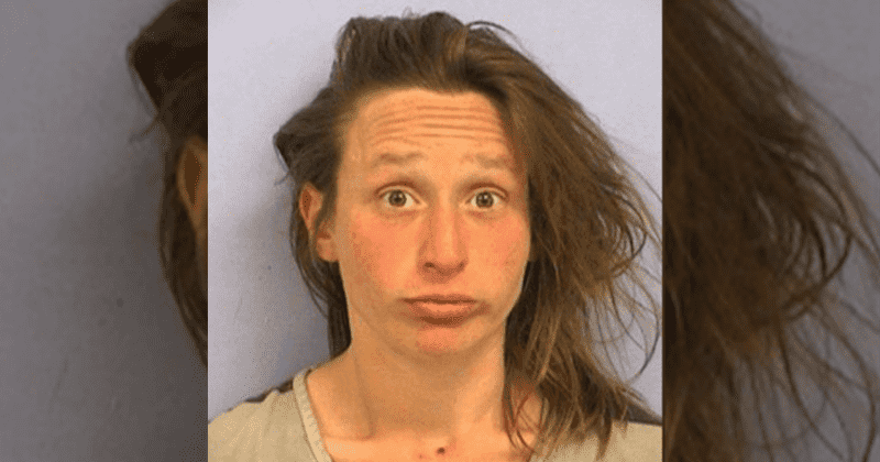 Vrouw gearresteerd voor masturberen in het openbaar "Met benen in de lucht en gespreid"
