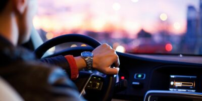 Onderzoek bevestigt dat mannen beter autorijden dan vrouwen