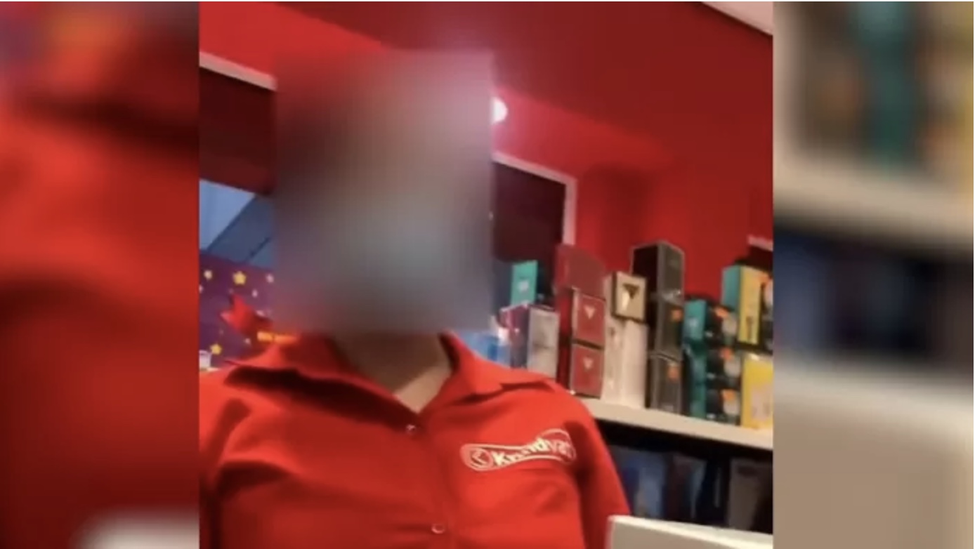 Video: Woeste vrouw zonder mondkapje gaat helemaal los tegen medewerkster Kruidvat