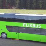 Zwaar busongeval: FlixBus met 45 passagiers aan boord knalt tweemaal tegen brugpijler