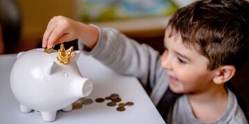 Ouders kunnen hun kinderen beter leren omgaan met geld