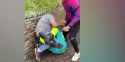 Schokkende beelden: Man en minderjarige zoon proberen ambulancebroeder neer te steken