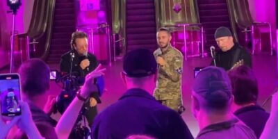VIDEO: U2 geeft verrassingsconcert in Oekraïens metrostation