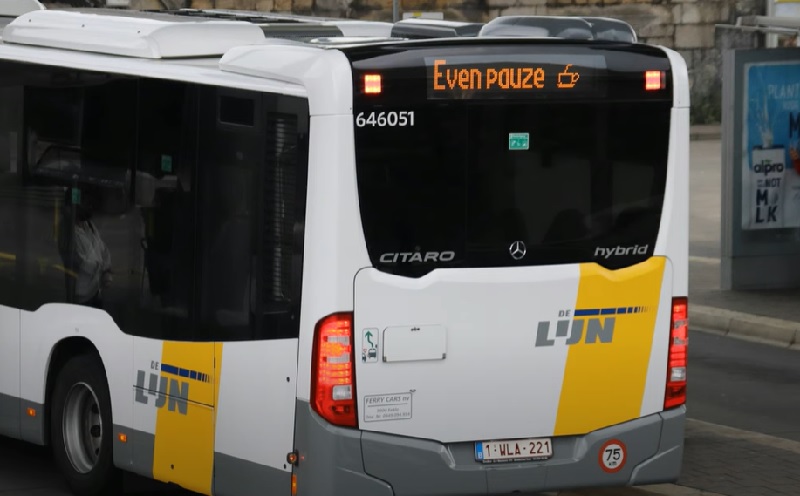 Belgische vervoersmaatschappij haalt 'walgelijke' reclame van bussen