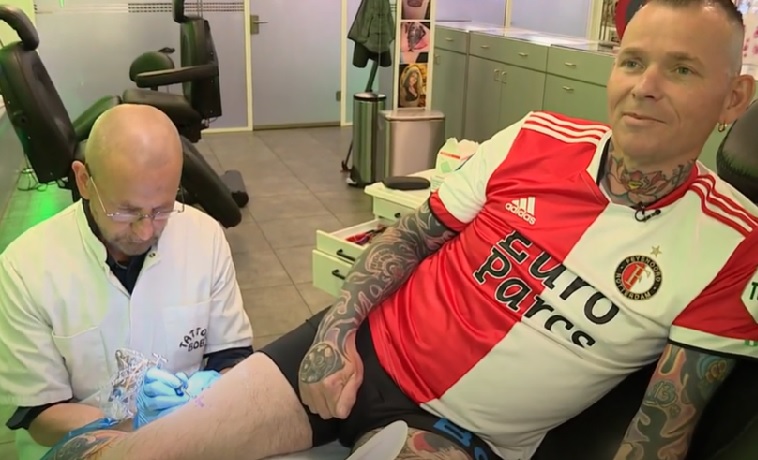 Feyenoord-supporter met Conference League 'winst' tattoo: ''Voor mij zijn ze de winnaar''