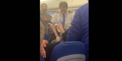 Bizarre beelden: massale vechtpartij in KLM-vliegtuig naar Amsterdam