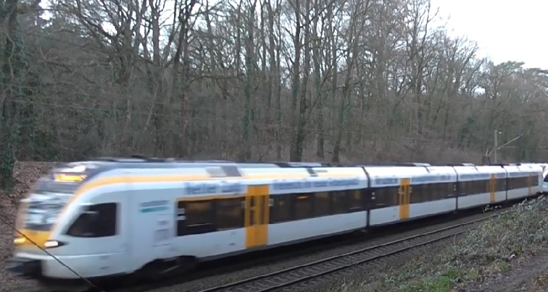 BREAKING: Meerdere mensen neergestoken in trein