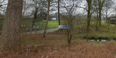 Vreselijk ongeval in Amstelveen: meerdere kinderen gewond nadat tribune op sportpark instort