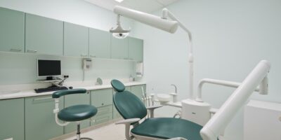 Bang voor pijn, corona of rekening: Tien procent Nederlanders mijdt tandarts