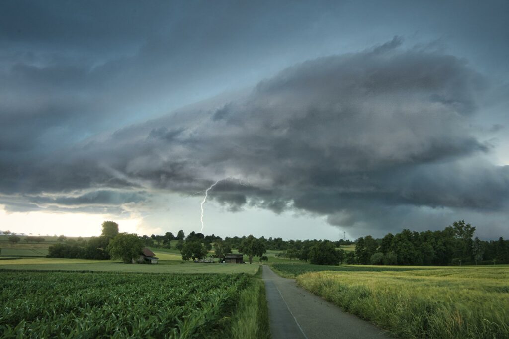 Nederland bereidt zich voor op noodweer: ''Het gaat stormen vanmiddag''