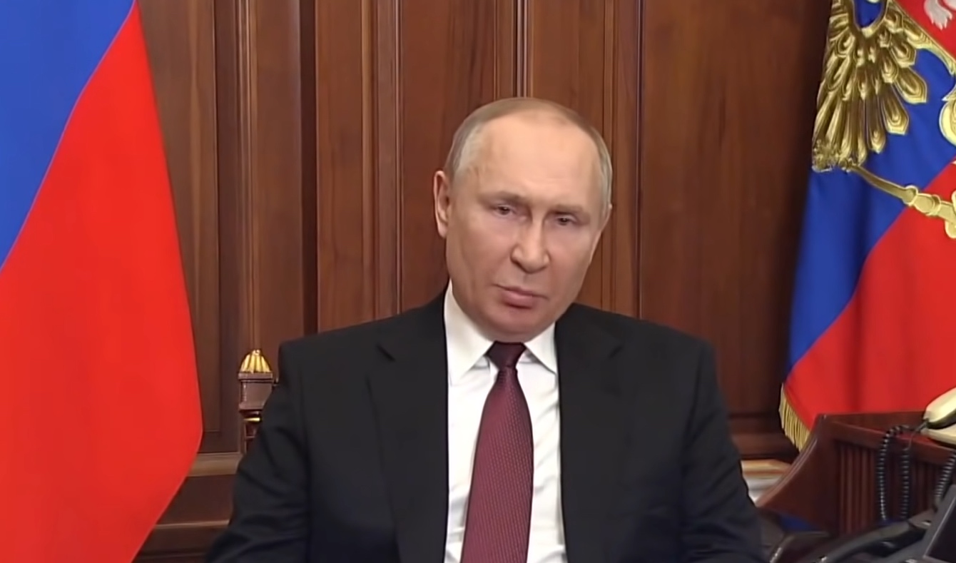 Net binnen: Vladimir Poetin gaat Oekraïne officieel de oorlog verklaren