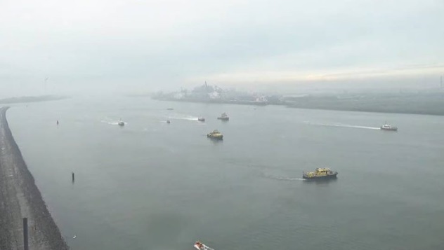Vliegtuigje stort neer in Rotterdamse haven, inzittenden vermist