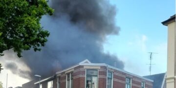 Breaking: Enorme woningbrand in Winterswijk, bewoners mogelijk nog in huis