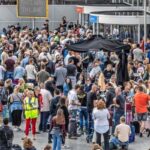 Enorme chaos op Eindhoven Airport: urenlange wachtrijen, mensen missen vlucht
