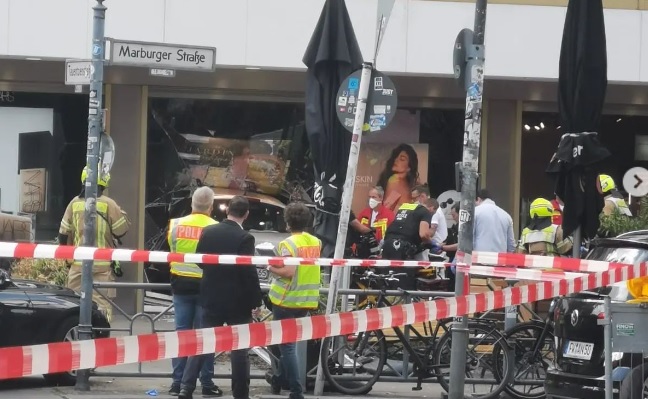 Breaking: Auto rijdt in op menigte in Berlijn, tientallen slachtoffers