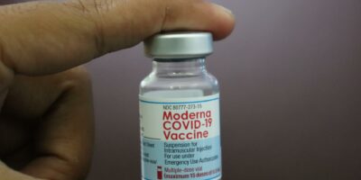 Minister over coronavirus: ''Grootschalige vaccinatiecampagne na de zomer''