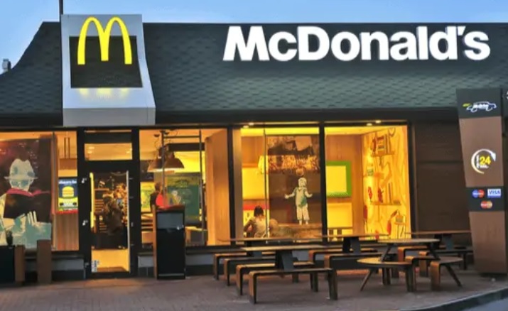 Extreme beleidswijzing: 'Rokers niet meer welkom bij McDonald's'
