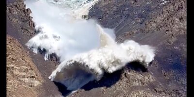 Intense video: Man filmt gletsjer-lawine die recht op hem afkomt
