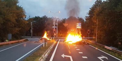 Live: honderden boeren ontregelen Nederland, snelwegen geblokkeerd