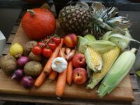 Kabinet weet verschil tussen groente en fruit niet, huurt peperduur extern bureau in