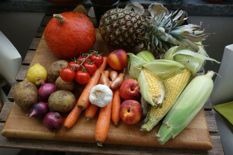 Kabinet weet verschil tussen groente en fruit niet, huurt peperduur extern bureau in