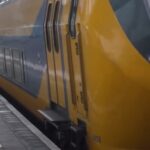 Chaos in Arnhem: politie trekt vuurwapens om man met 'machinegeweer' in trein