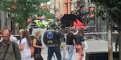 Breaking: Bestelbus rijdt in op terras in Brussel, dader op de vlucht