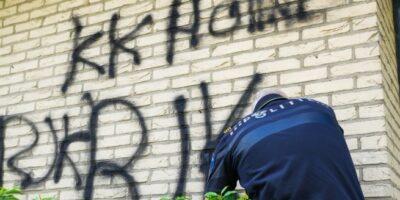 Angstaanjagend: Voetbalfans zoeken Rotterdamse wethouder thuis op
