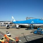 Bizar: Vrouw begint tijdens KLM-vlucht op personeel in te slaan