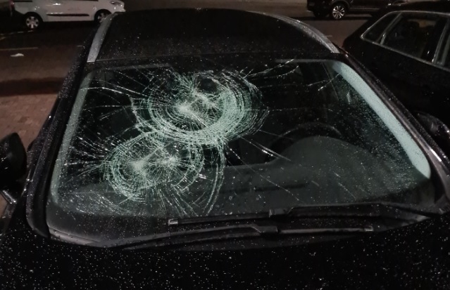 Man vernielt 20 auto's in Ter Apel: ''alle ramen ingeslagen''