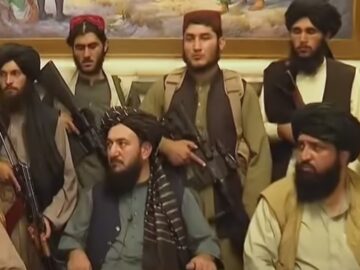 Talibanstrijders testen achtergelaten Amerikaanse helikopter: drie doden