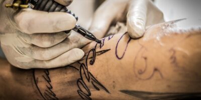 Onthulling: Coronavaccin leidt tot klachten bij personen met een tatoeage