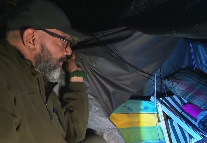 Tragisch: Steeds meer mensen dakloos, slapen in tentjes in bos