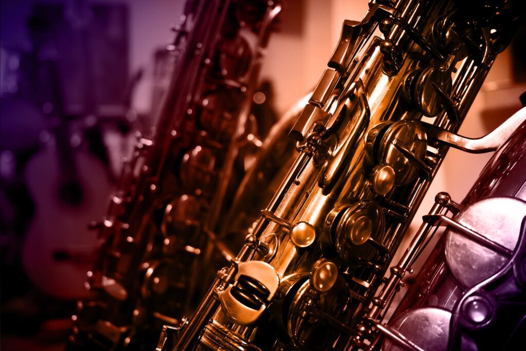 Bizarre beelden: Italiaan speelt 9 uur lang saxofoon tijdens hersenoperatie