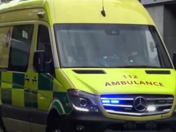 Vreselijk: Ambulancebroeders worden aangevallen en raken gewond