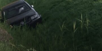 Vreselijk: Dronken vrouw crasht in Zeeland met 5 kinderen in de auto