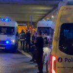 Man steekt in op agenten in Brussel, één politieman dood
