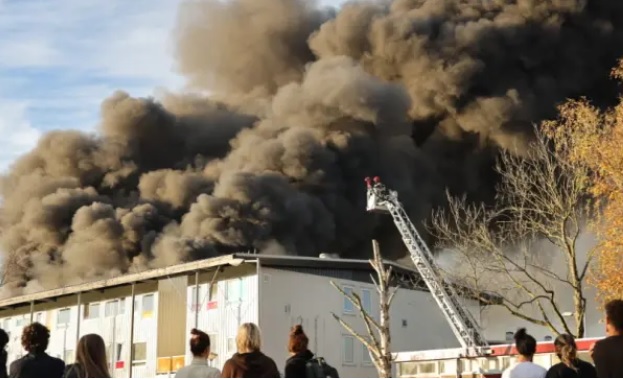 Vreselijk: Appartmentencomplex in Amsterdam staat volledig in brand