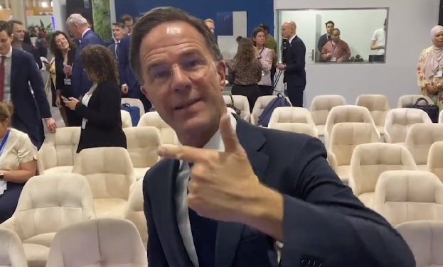 Video: Hyperactieve Mark Rutte schreeuwt het uit
