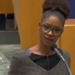 Razende Sylvana Simons misdraagt zich ernstig Zwarte Piet-debat