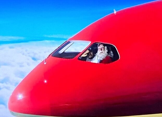 Sinterklaas komt aan in privé vliegtuig!