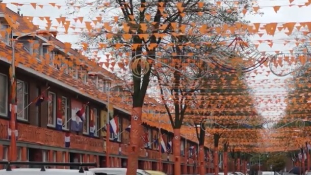 Gemeente gaat tijdens WK handhaven op Oranje vlaggetjes en versieringen