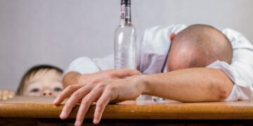 Nieuwe campagne voor ouders: Stop met drinken waar je kind bij is