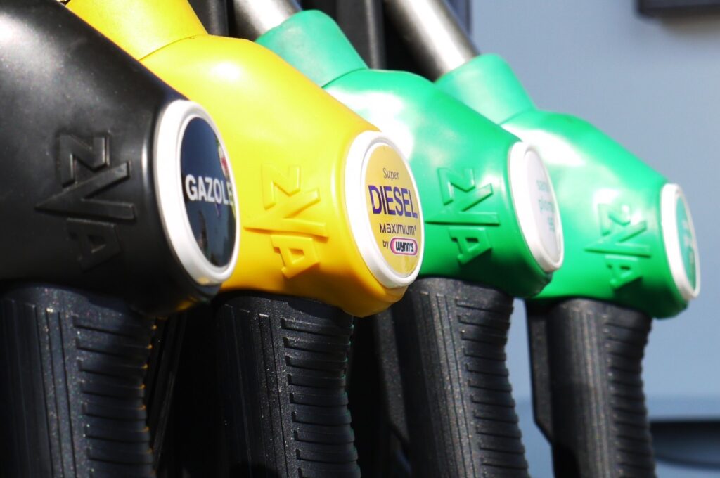Nu gaat het echt mis: Benzineprijs schiet omhoog