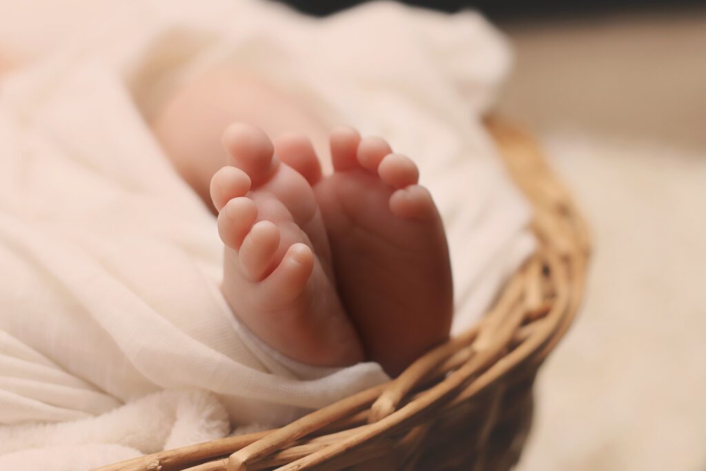 Artsen in shock: Baby geboren met lange, behaarde staart