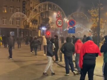 Beelden: Zware rellen in Brussel na verlies Marokko