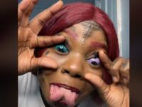 Moeder in paniek nadat ze oogballen laat tatoeëren: ''Ik word verdomme blind''
