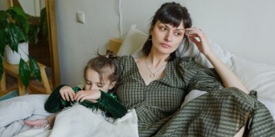 Moeder neemt fulltime nanny in huis: ''Zorgen voor een kind zwaarder dan gedacht''