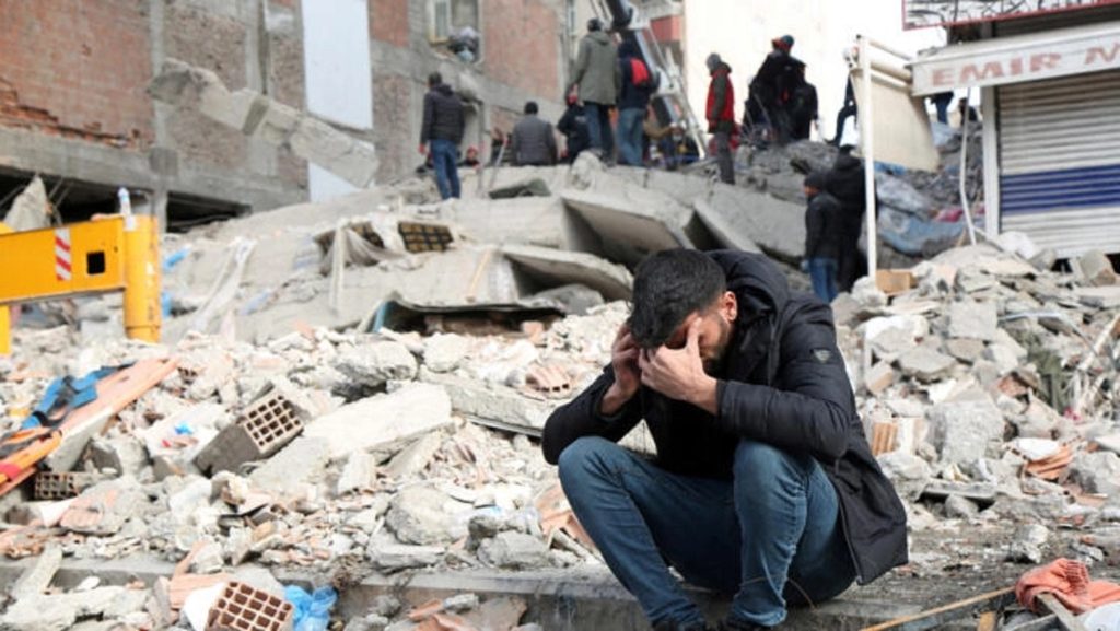 Weer mensen onder het puin in Turkije na nieuwe aardbeving