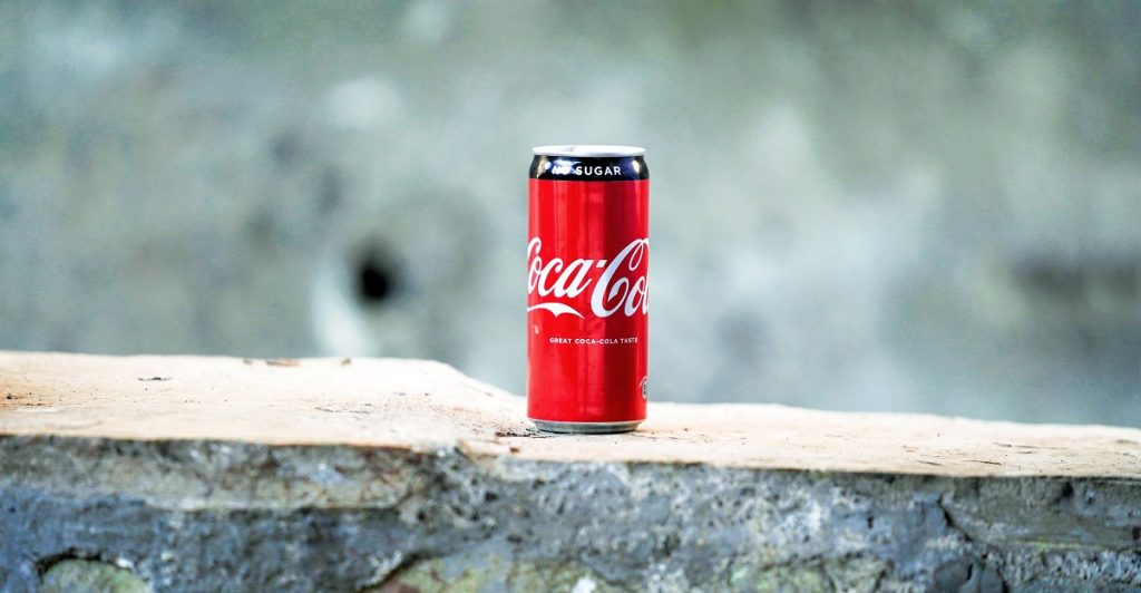 Nieuw onderzoek: Cola of Pepsi drinken vergroot ballen bij mannen